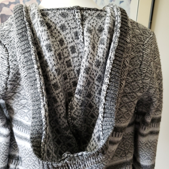 Abercrombie & Fitch Sweater/Cardigan Gray & White - Picture 3 of 8